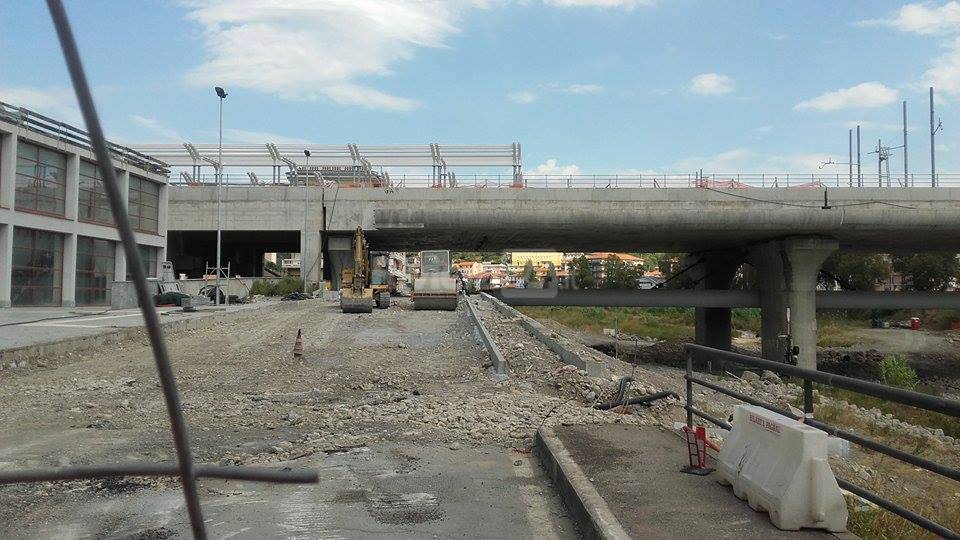 Oneglia nella morsa del traffico per il cantiere sull’Impero, danni anche per il commercio