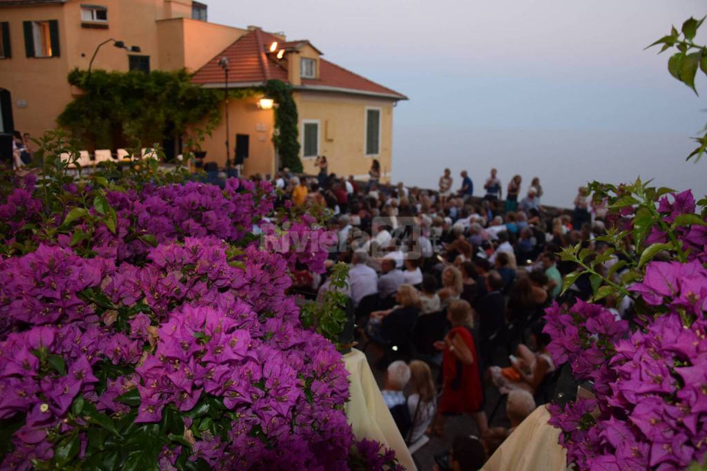 "La scuola cattolica" di Albinati strega la notte di Cervo dialogando con Vecchioni