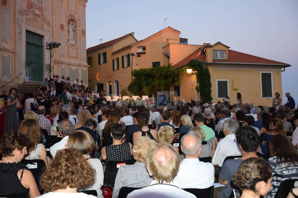 "La scuola cattolica" di Albinati strega la notte di Cervo dialogando con Vecchioni