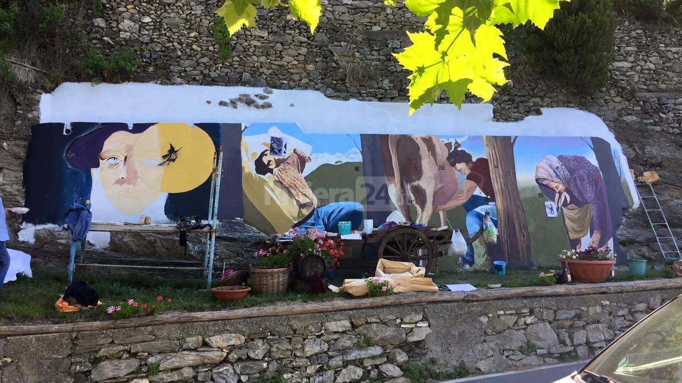 A Triora gli studenti del Liceo Artistico dipingono un murales per rilanciare il territorio