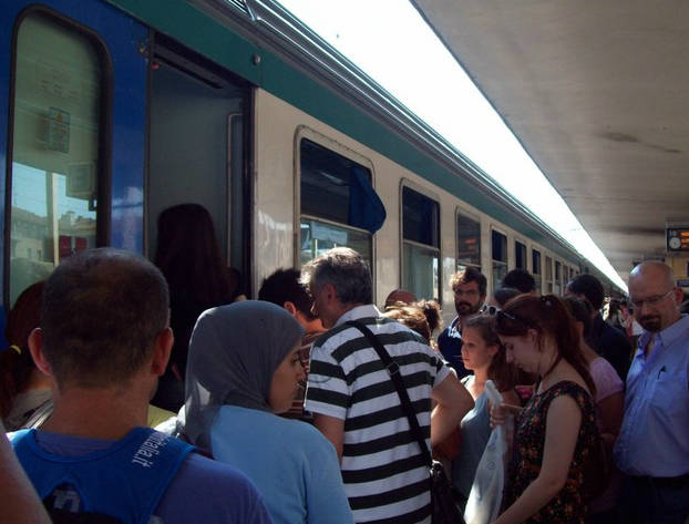 Treni da incubo, per i pendolari la Genova-Savona-Ventimiglia è tra le 10 peggiori tratte ferroviarie d’Italia