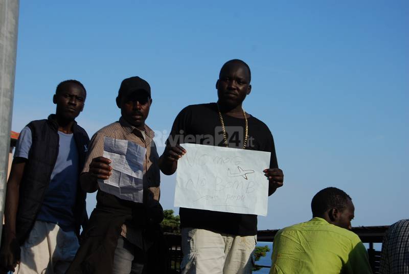 Ventimiglia, continua la protesta dei migranti: in 150 fermi al forte dell’Annunziata