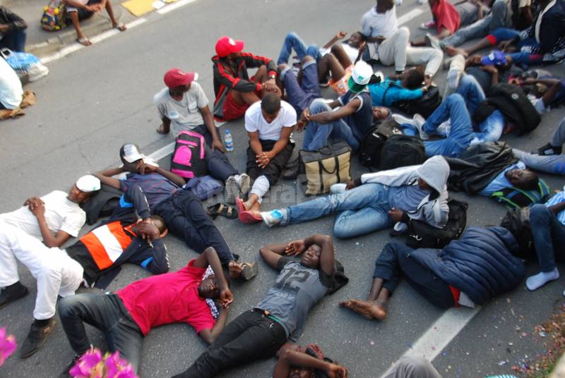 Ventimiglia, continua la protesta dei migranti: in 150 fermi al forte dell’Annunziata