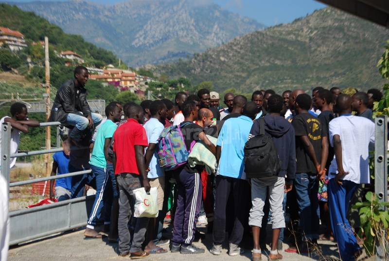 Ventimiglia, migranti nell&#8217;area riservata ai carristi