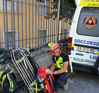 Terremoto, Andrea Bongiovanni il soccorritore di Pompeiana che scava tra le macerie di Amatrice