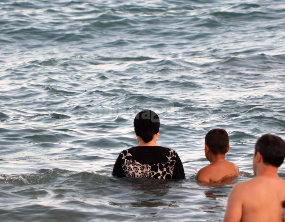 Burkini e hijab nel mare di Imperia, bagnanti tolleranti