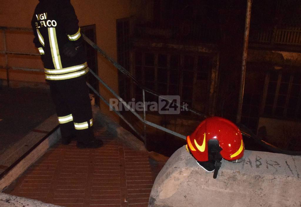 Sanremo, incendio in una falegnameria abbandonata