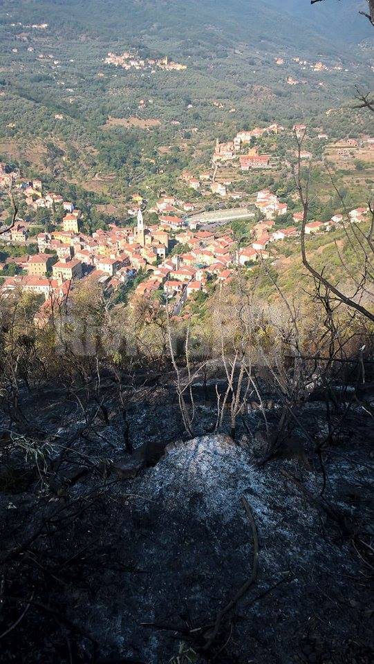 Imperia, incendio Isolalunga