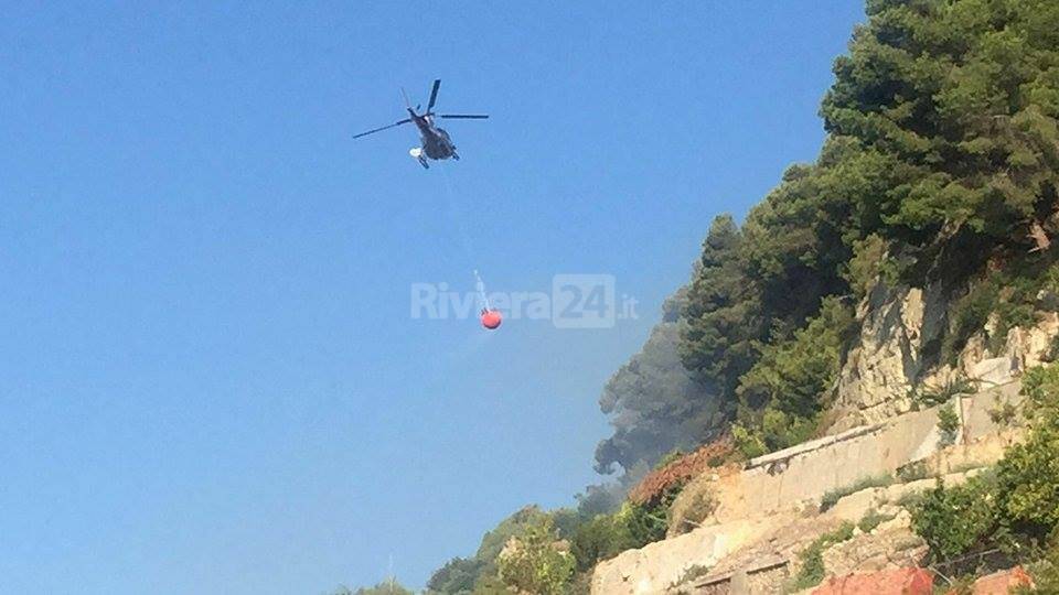 Ventimiglia, fiamme in frazione “Ville”: interviene l’elicottero antincendio