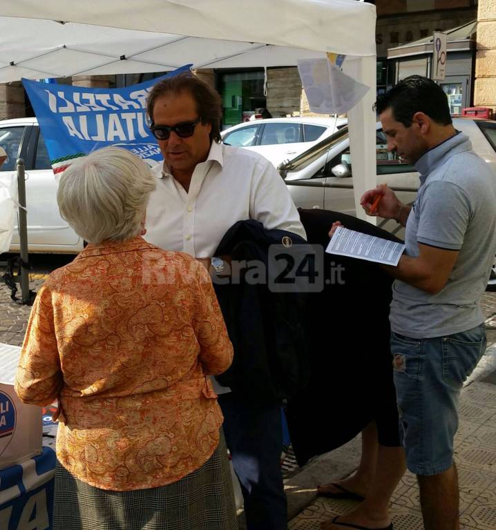 Sanremo, successo del banchetto di Fratelli D’Italia-Alleanza Nazionale in Piazza Colombo