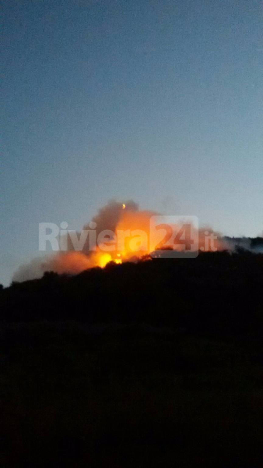 Incendi Liguria, Conapo: “Subito convenzione regione-vigili del fuoco”