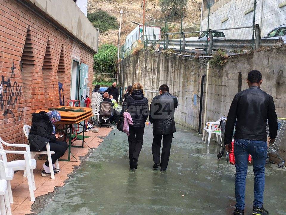 Ventimiglia, migranti: un’intera famiglia in ospedale per sospetta scabbia