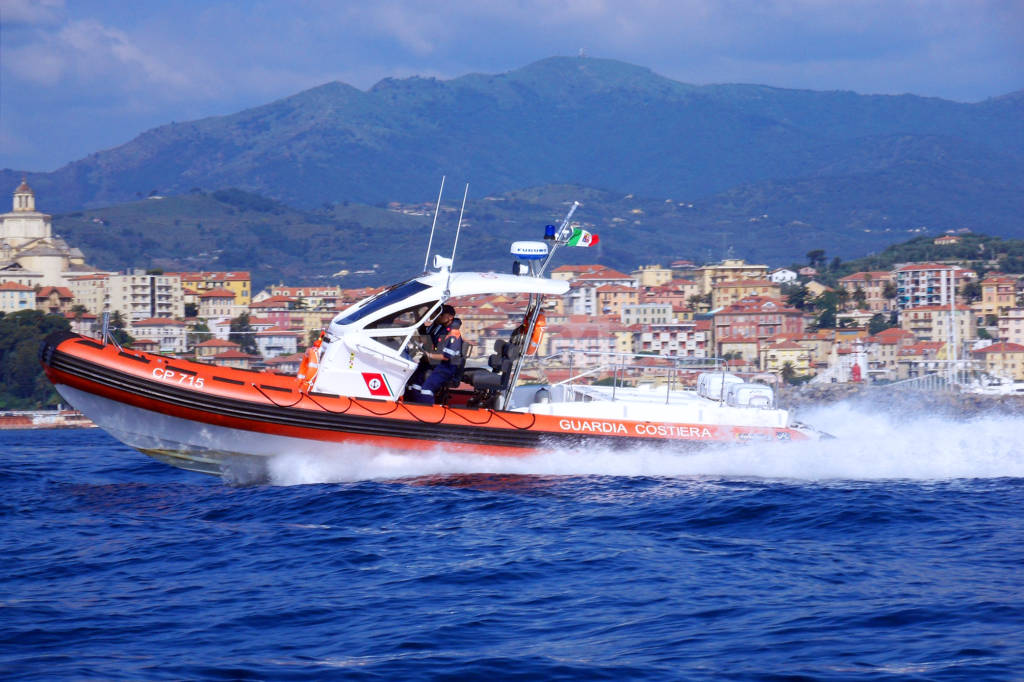 Sette salvataggi in mare e 25 multe in due settimane: i dati dell’attività della guardia costiera di Imperia