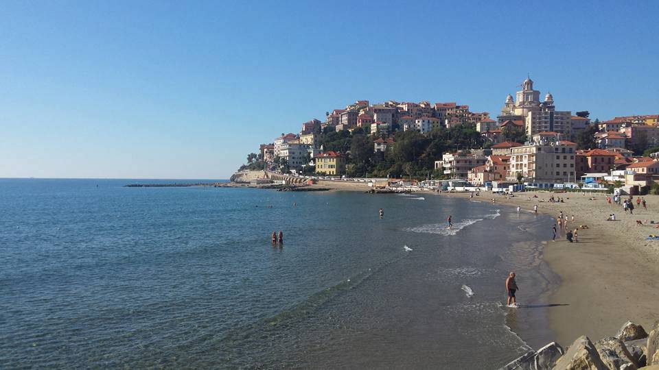 Ponte di Ognissanti, boom di turisti in spiaggia in Riviera