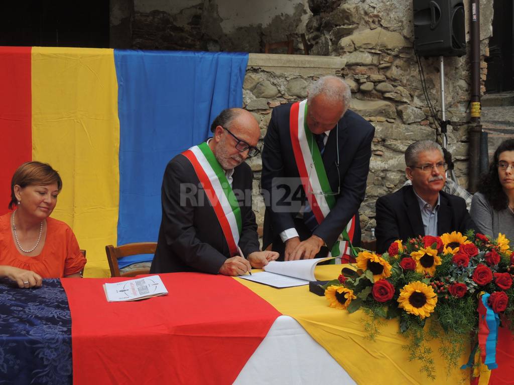 Taggia in festa per il gemellaggio con Verbicaro: firmato il patto di fratellanza in piazza Trinità