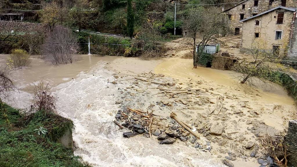 Romano, comandante provinciale dei vigili del fuoco: “A Rezzo quantità di acqua e detriti enorme”