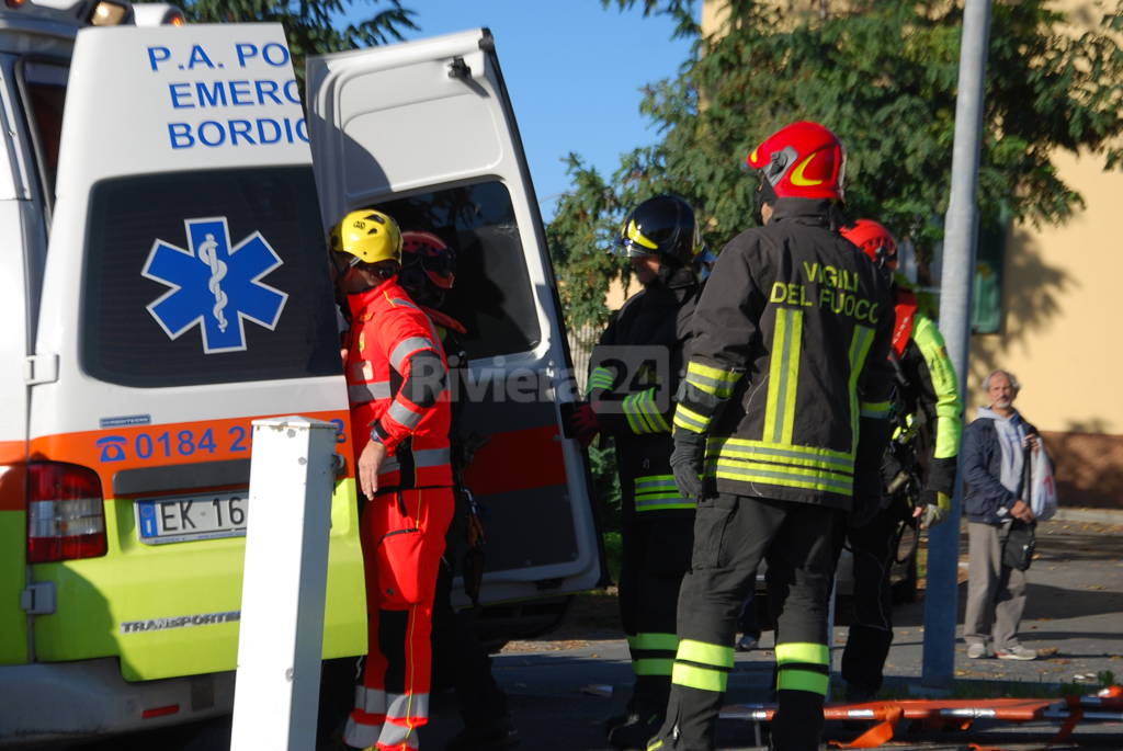 Borghetto San Nicolò, auto tampona uno scooter: una 48enne gravemente ferita