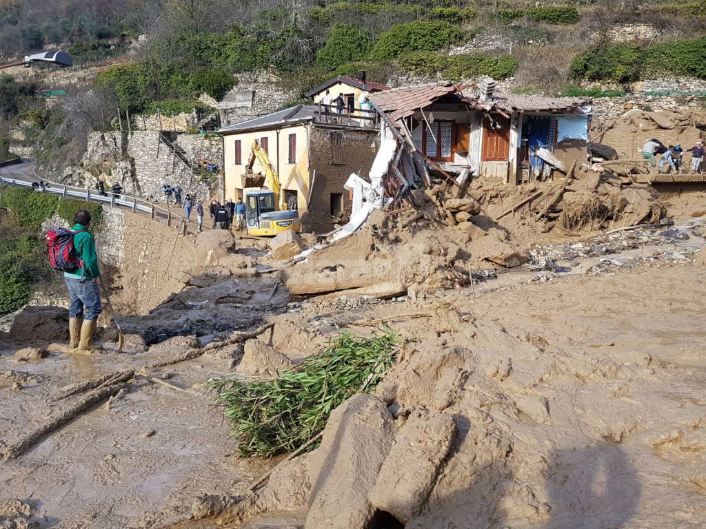 Dopo l’alluvione: il sindaco Adorno scrive al Governo “Renzi aiutaci tu”, viaggio a Rezzo isolato da una settimana