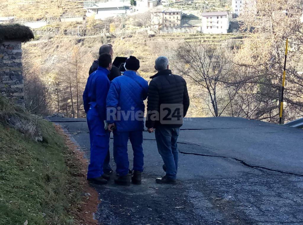 Viaggio nel paese fantasma di Monesino dove la paleofrana ha inghiottito le case