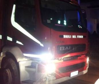 Auto in fiamme nella notte a Vallecrosia: distrutta una vettura