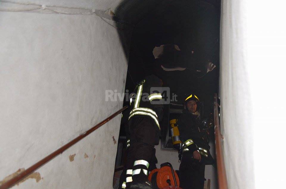 esplode bombona in casa a pigna