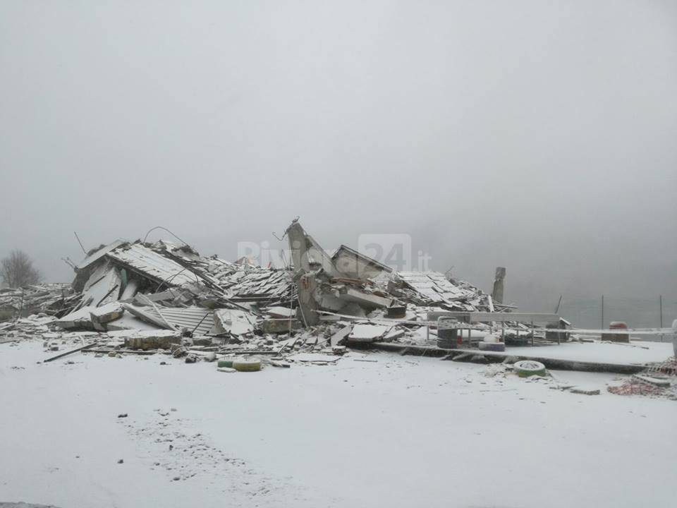 Tra le macerie di Arquata del Tronto, i vigili del fuoco di Imperia a "caccia" di case "sopravvissute" al terremoto