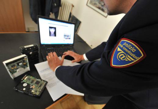 Cinque arresti, centinaia di denunce e sequestro di siti. Il bilancio della polizia postale in Liguria