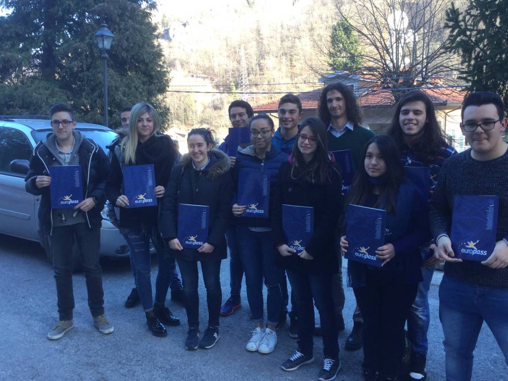 Ormea, consegnati i diplomi agli studenti della scuola forestale