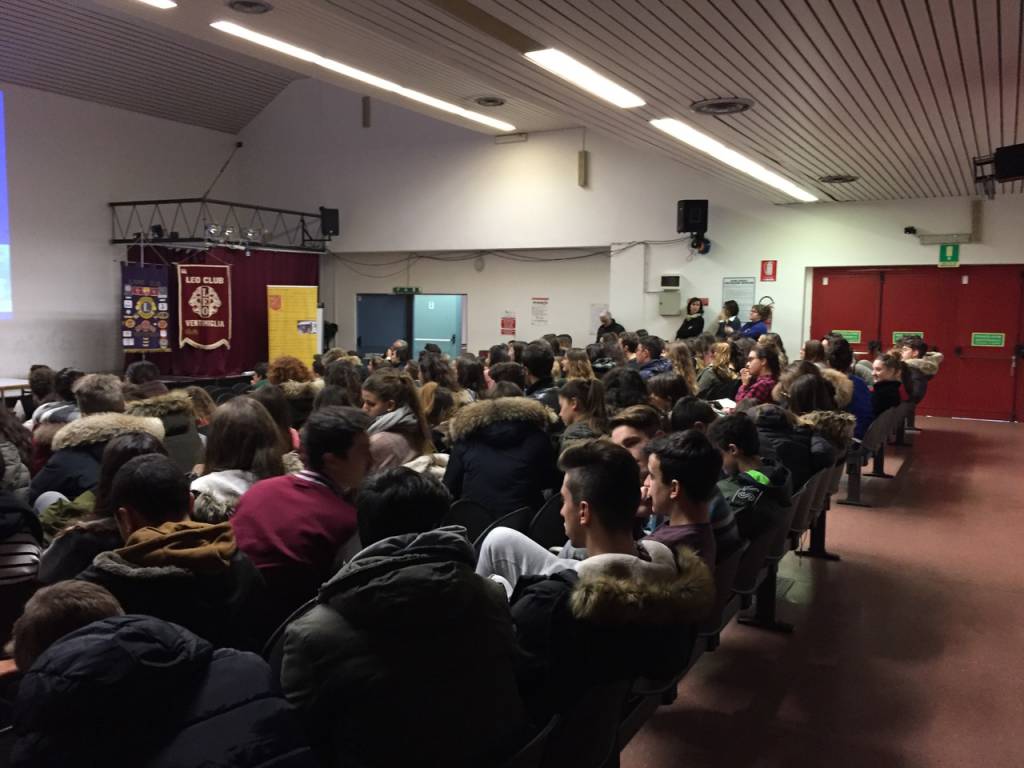 riviera24 - Lions e LILT insieme contro i tumori al Liceo Aprosio