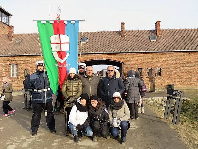 Martina Suppa e Alessia Galluzzo del Liceo Cassini di Sanremo in visita ai campi di sterminio di Auschwitz-Birkenau