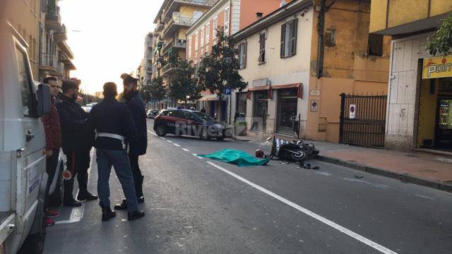 Tragedia all&#8217;alba a Ventimiglia:  scontro tra due scooter, un morto