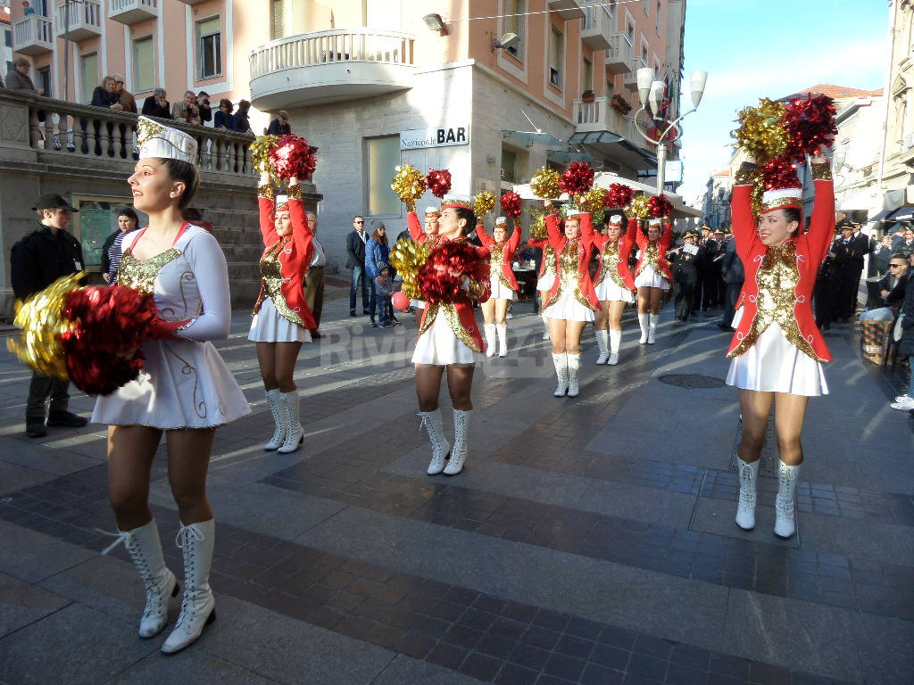 Majorettes, musica, balli e bande musicali invadono la città di Sanremo