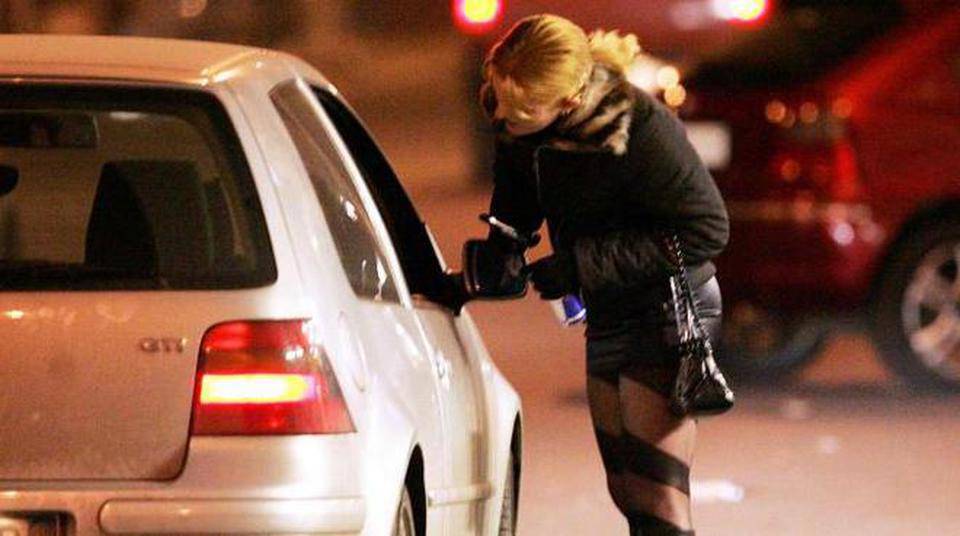 Cliente e prostituta sorpresi a fare sesso in auto: imperiese denunciato dai carabinieri