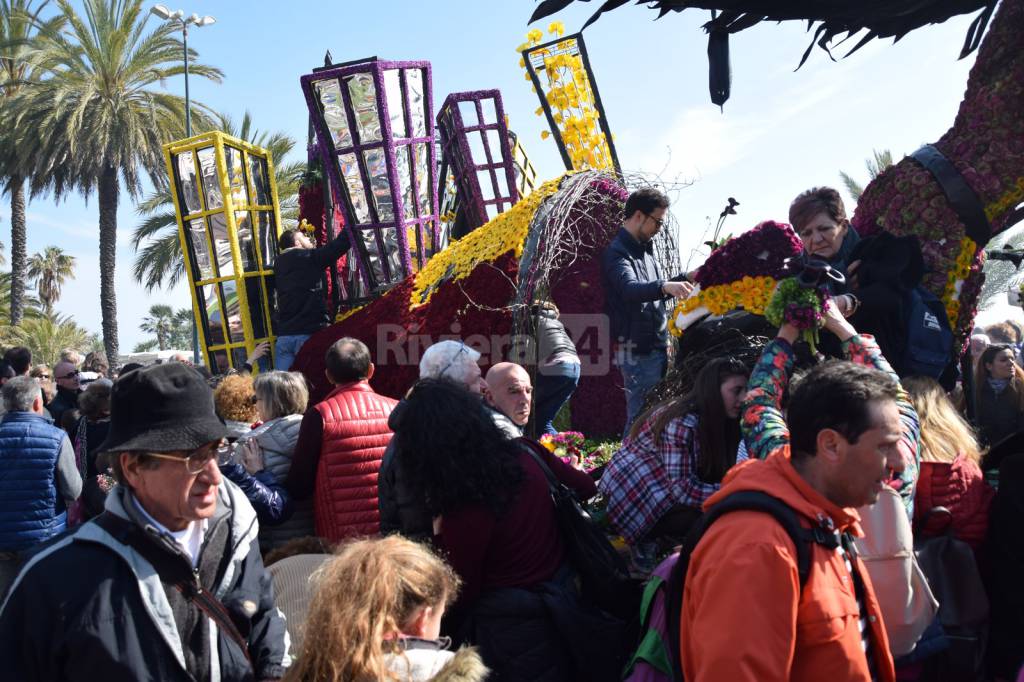 Sanremo in Fiore 2017, l'assalto ai carri fioriti