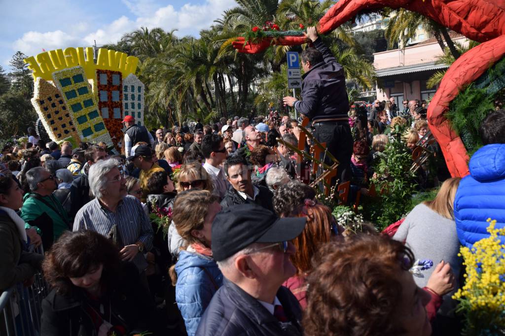 Sanremo in Fiore 2017, l'assalto ai carri fioriti