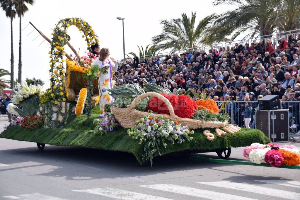 Nel 2024 tornerà il Corso Fiorito, Sanremo noleggia struttura per carristi di Ventimiglia