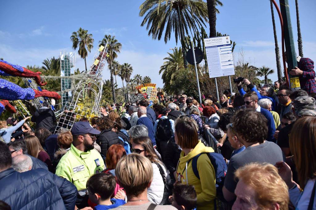 Sanremo in fiore, in città tutto esaurito: gli albergatori chiedono di “allungare” l’evento