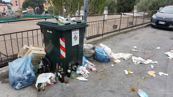 Sanremo, spazzatura (Foto di Edilio Grappiolo)