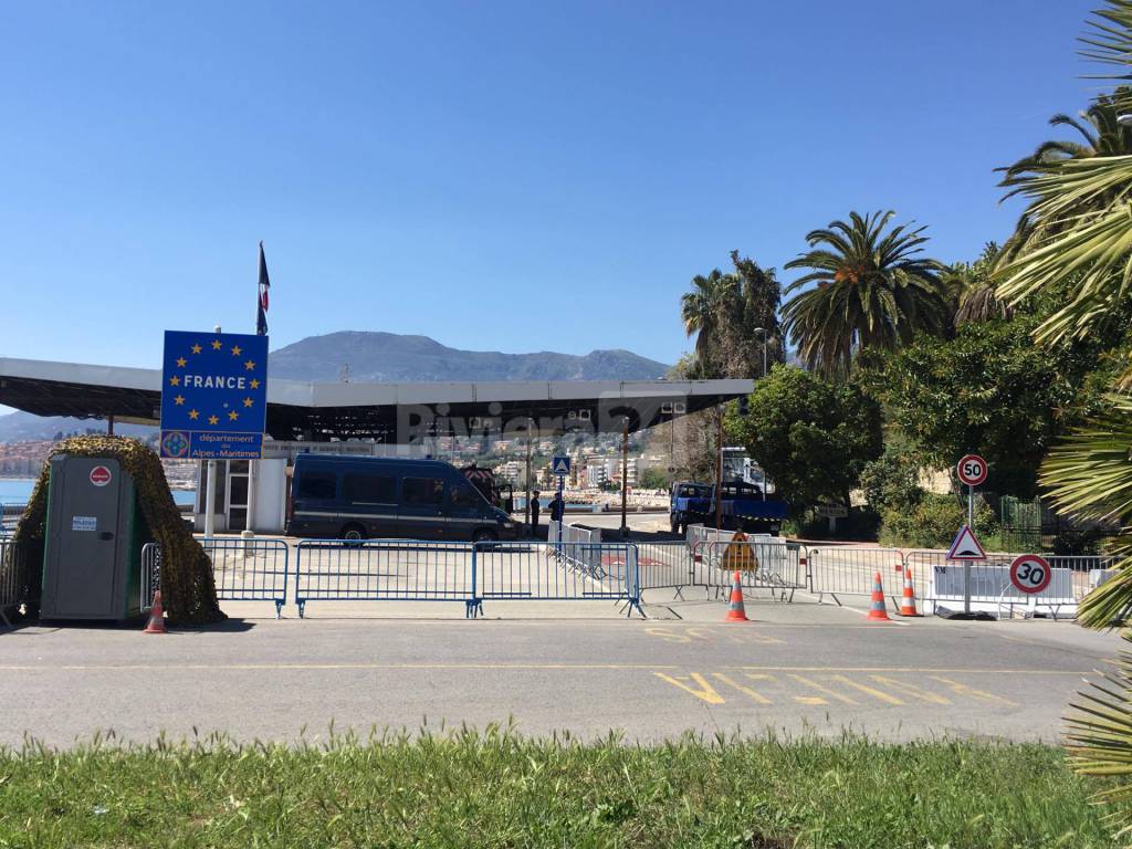 Frontiera di Ponte San Ludovico ancora chiusa, si attende la carovana dei No Borders