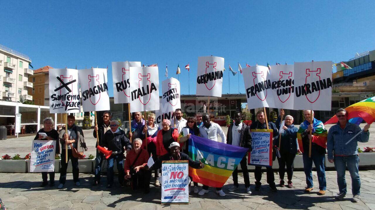 No alle bombe, no alle guerre, in piazza Colombo la manifestazione per la pace