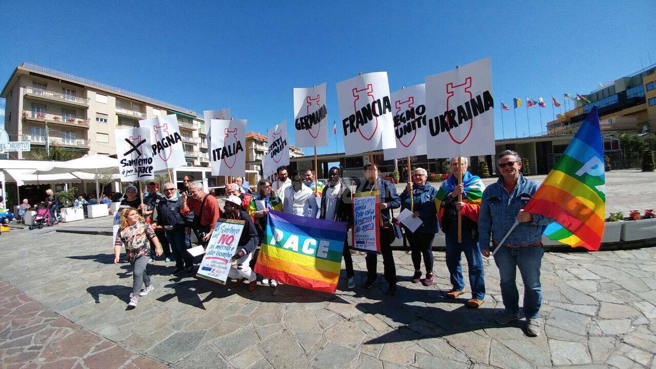 No alle bombe, no alle guerre, in piazza Colombo la manifestazione per la pace