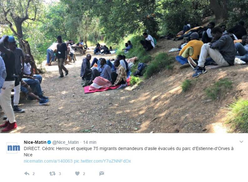 Sgomberati i 75 migranti richiedenti asilo e Cedric Herrou dal parco Estienne-d’Orves