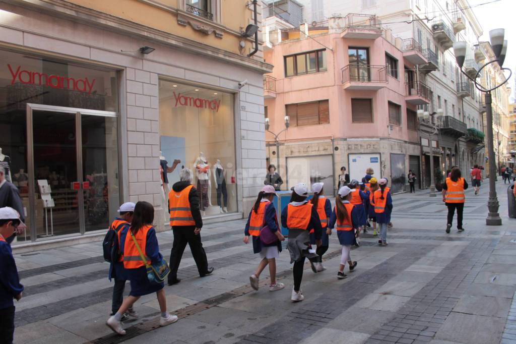 Alberi e sfilata per i bambini del Pedibus a Sanremo, Nocita "L'iniziativa contribuisce alla salute"