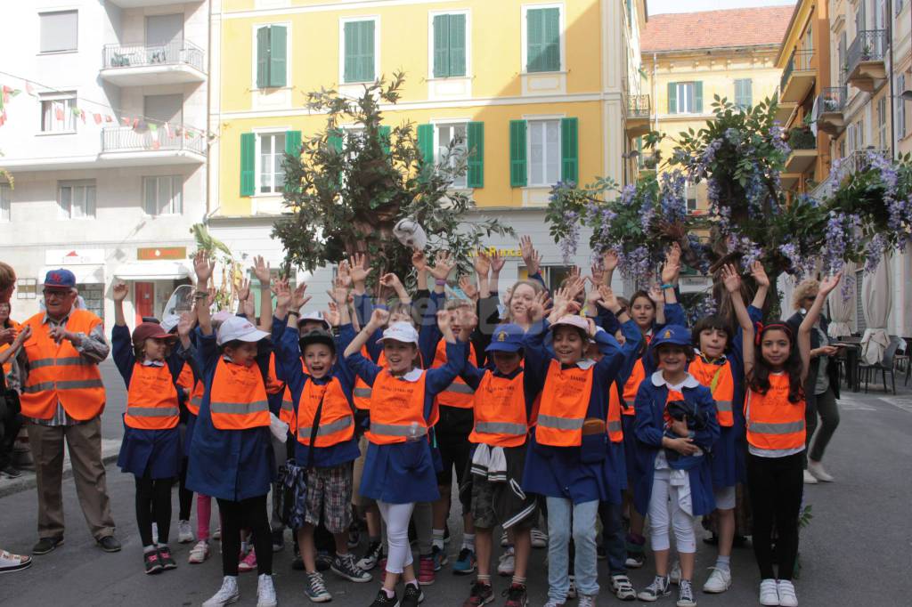 Alberi e sfilata per i bambini del Pedibus a Sanremo, Nocita “L’iniziativa contribuisce alla salute”