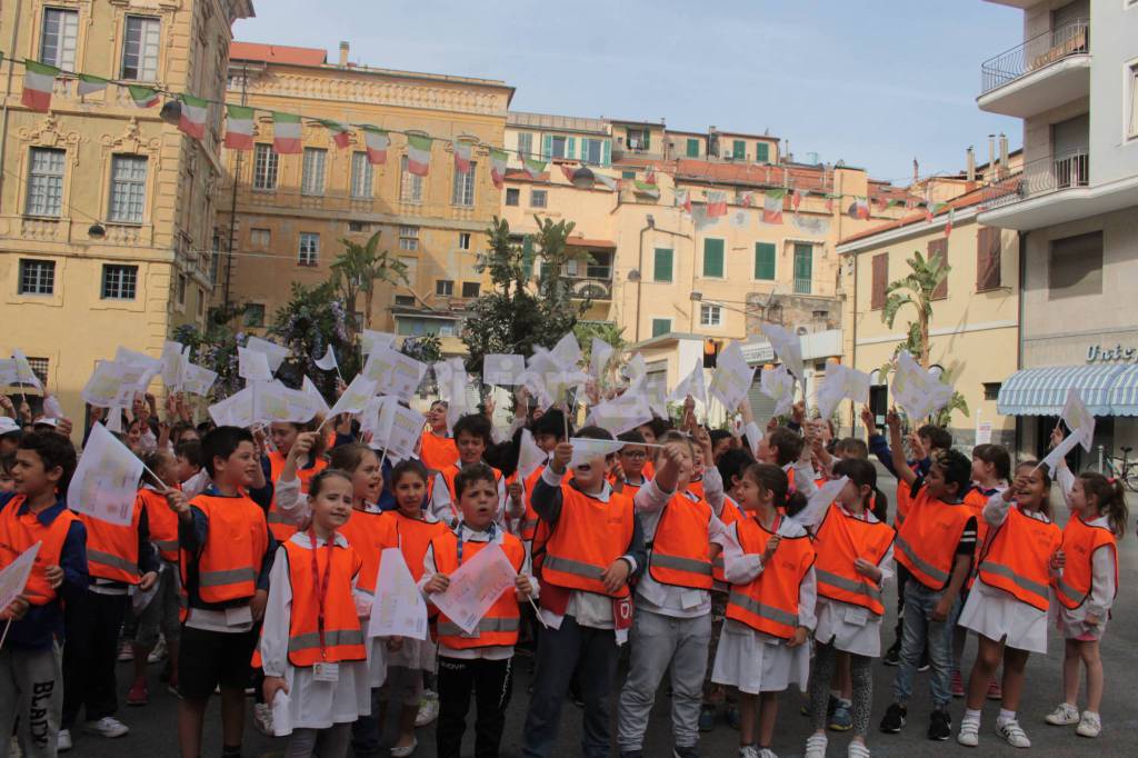 Alberi e sfilata per i bambini del Pedibus a Sanremo, Nocita “L’iniziativa contribuisce alla salute”