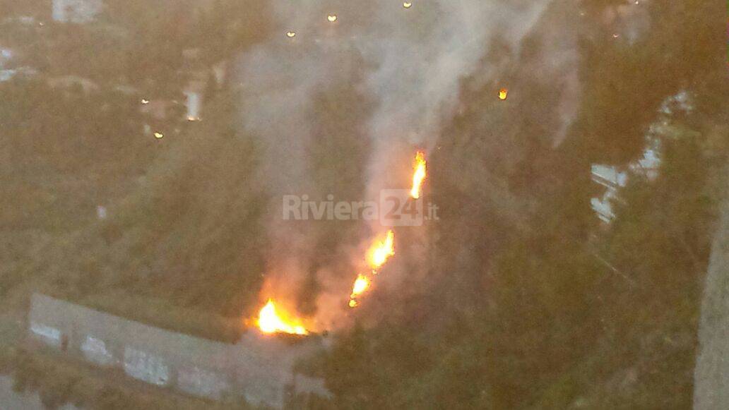 Ventimiglia, forse un ferito nella pineta devastata dalle fiamme