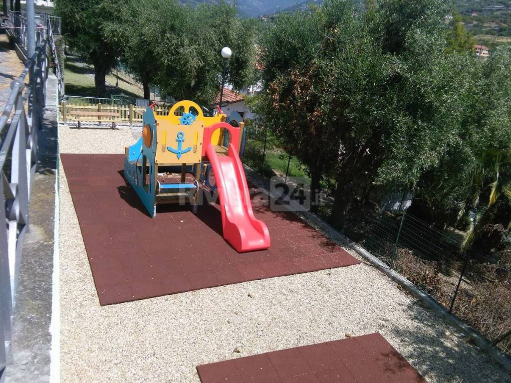 Parco per bambini a Borghetto San Nicolò, le foto