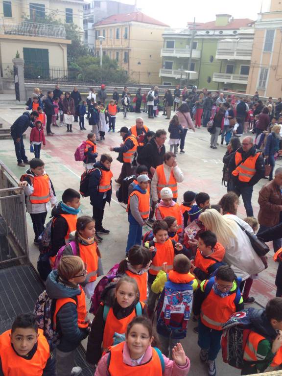 Sanremo, i bambini del Pedibus aprono il “Festival della salute”