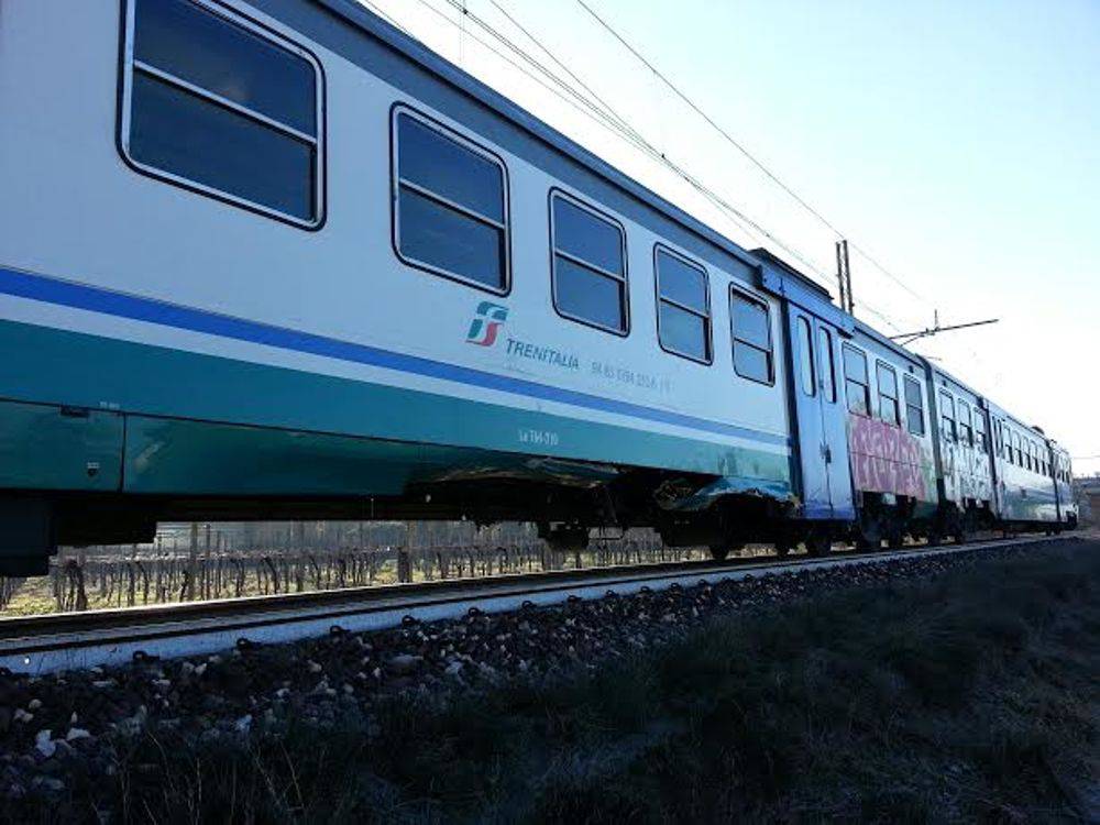 Viaggio in treno da Imperia a Pietra Ligure tra questuanti che molestano i passeggeri