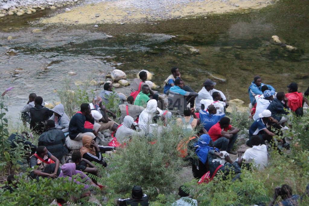 Operazione “Sentinella”: alcuni migranti e un poliziotto feriti al confine italo-francese